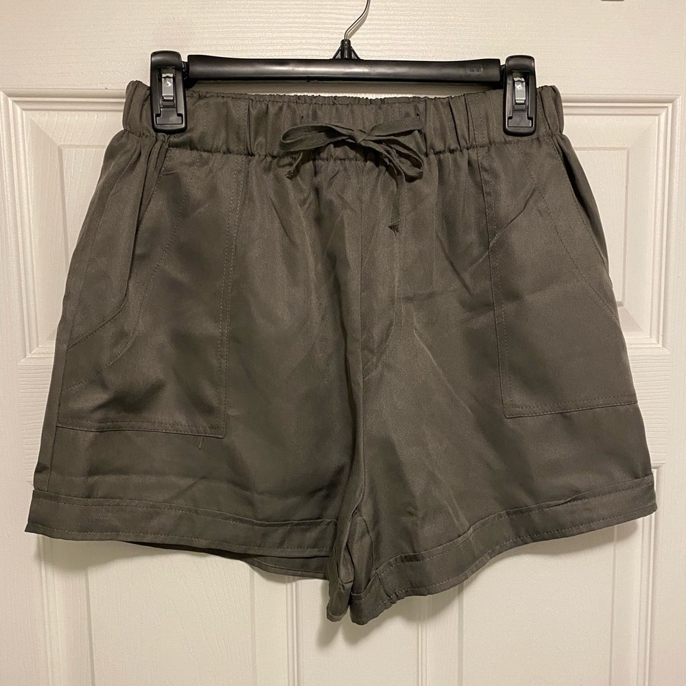 Romantichut Elastic Waist Shorts